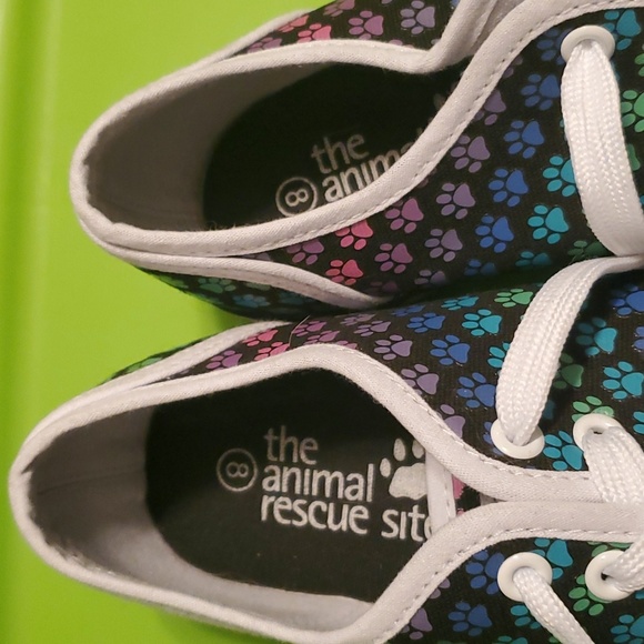 Tennis shoes from animal rescue site - Picture 2 of 4